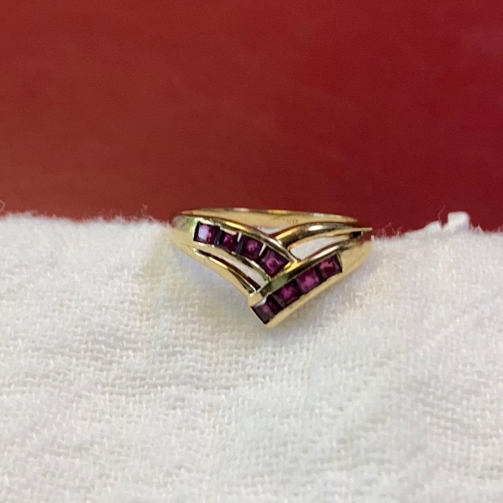 14 kt gold ring.  Size 5. Beautiful!